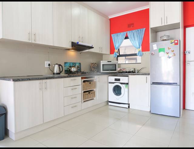 2 BEDROOM FREEHOLD TO LET IN COSTA DA GAMA